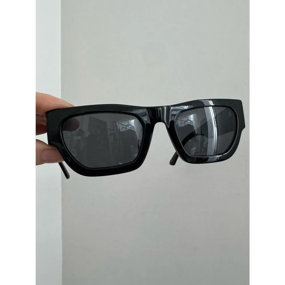 VEHLA Finn sunglasses in black smoke